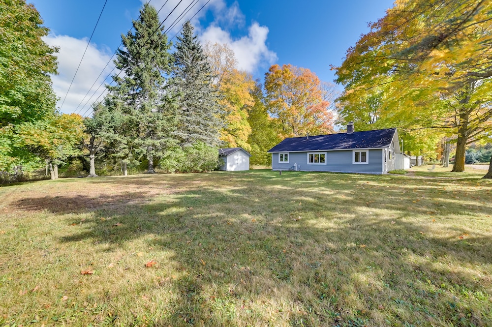 Cozy Harbor Springs Vacation Rental, 13 Mi to Town view 3