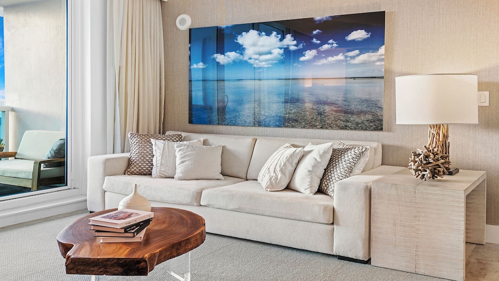Luxury Vacation Rentals at 1 Hotel & Homes by LRMB