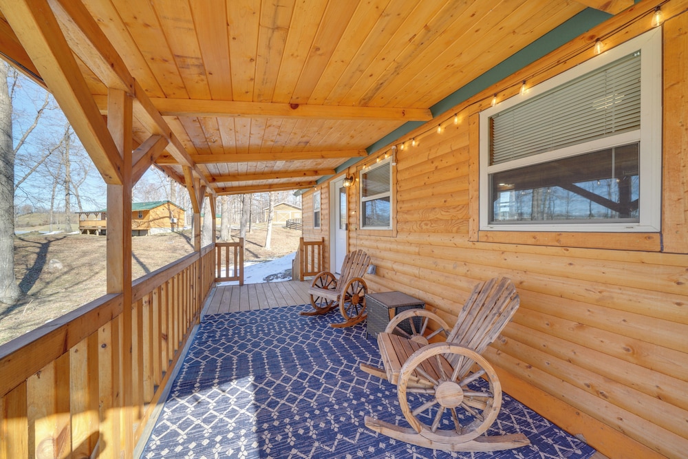 Porch & Pond Views: La Grange Cabin Retreat!