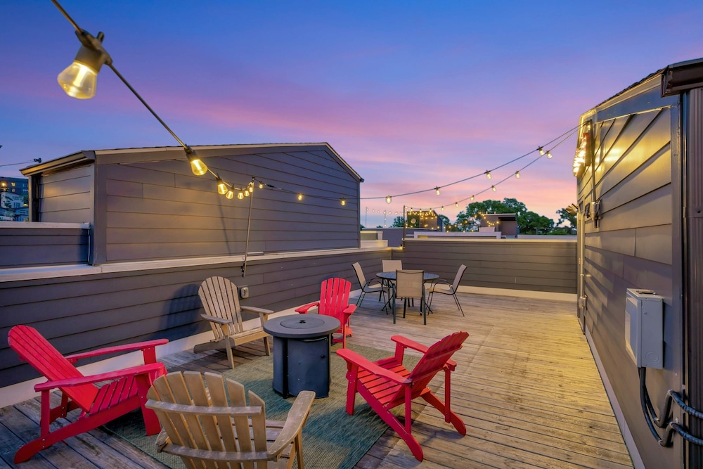 Rooftop Deck Grill Ping Pong Near Downtown Nashville