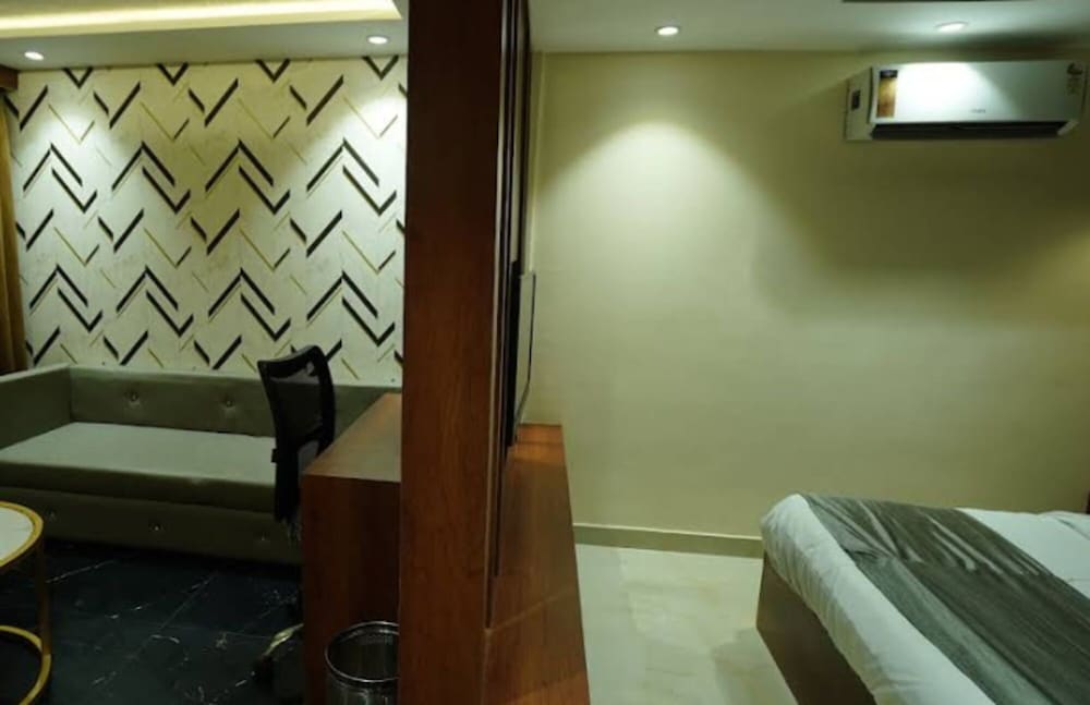 Hotel Shree Palace & Restaurant