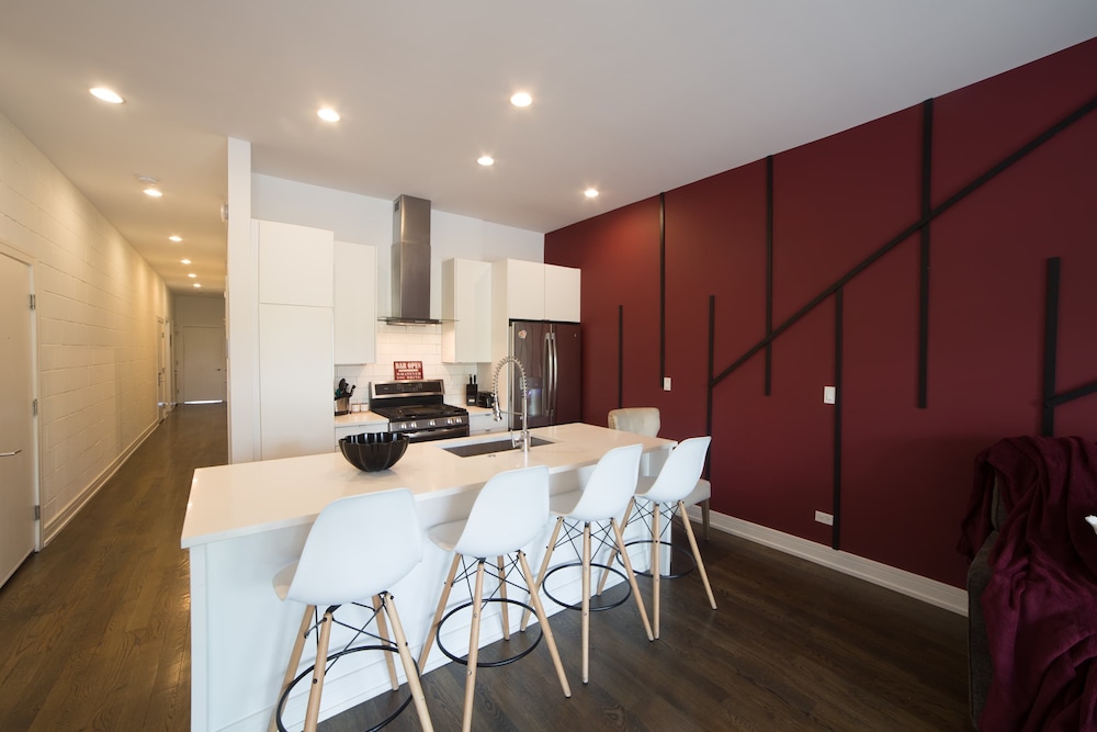 4-bedroom Condo Near Fulton Market w Rooftop
