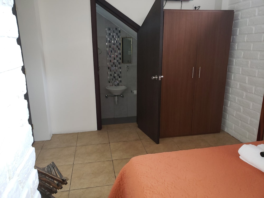 Hostal Monte Real
