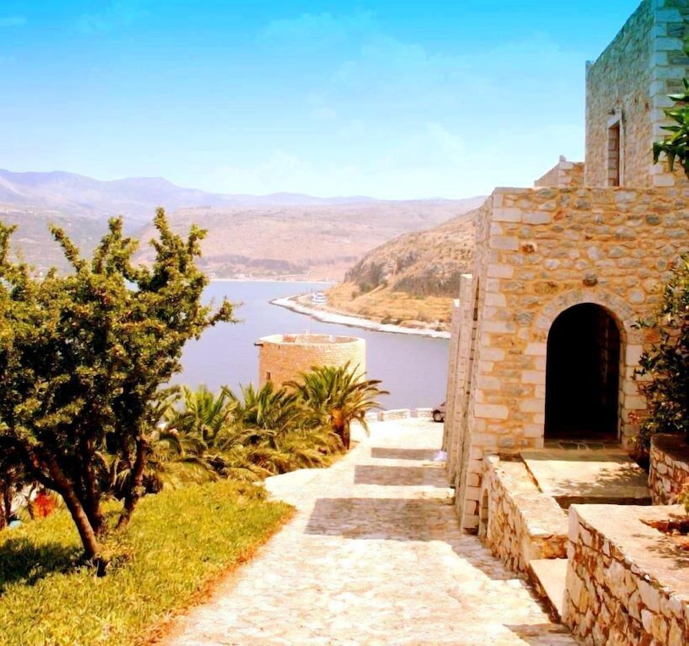 Hotel Limeni Village - Image 1