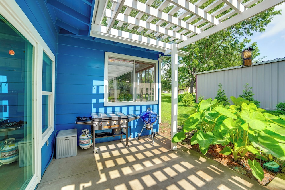 Lake Tawakoni Access + Hot Tub - Wills Point Home!