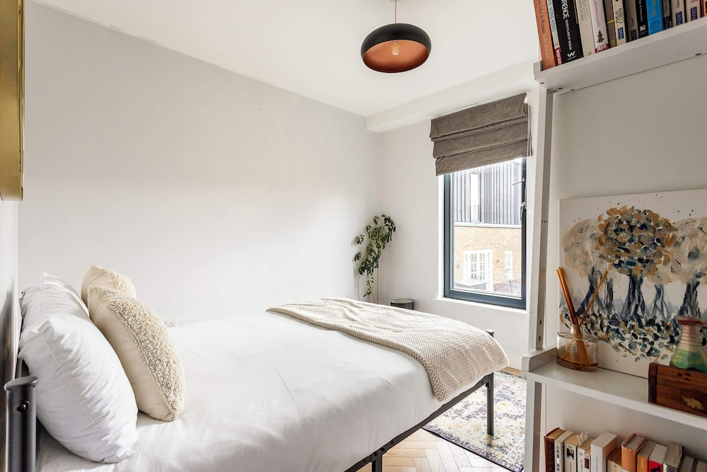 Cosy 2-bed Flat in Vibrant Acton!