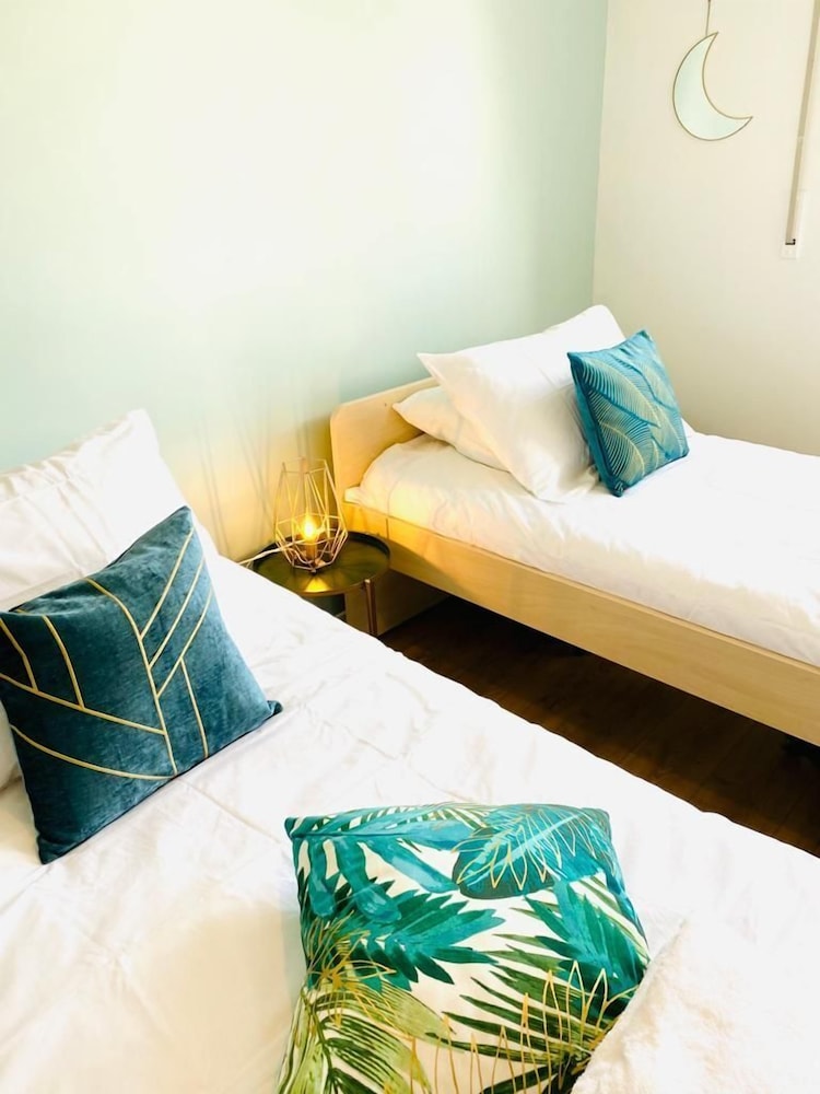 Luxury 2 bedrooms with Parking&Balcony view 3