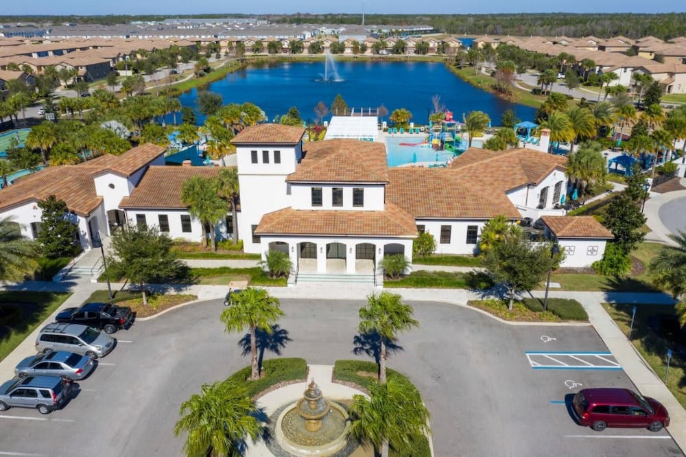 Amazing 5BR Private Pool Lakeview Near Disney