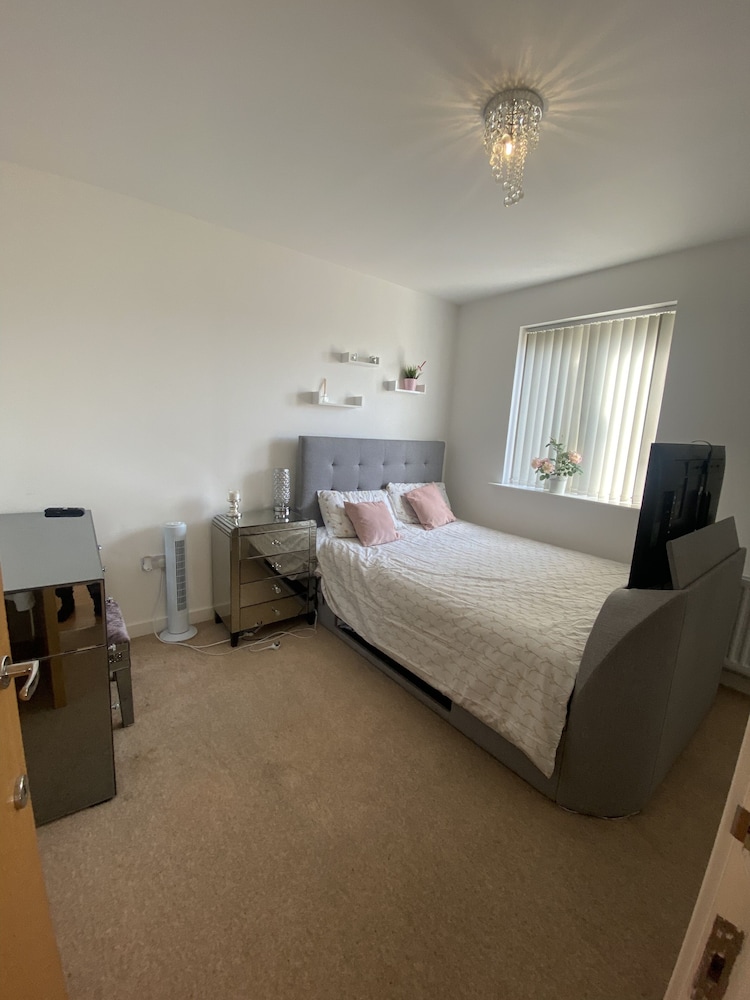 Captivating 1-bed Apartment in Barking view 5