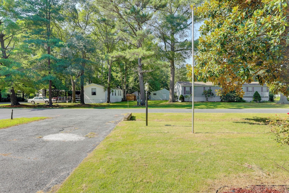 12 Mi to Dtwn Lewes & Beach: Delaware Home w/ Deck