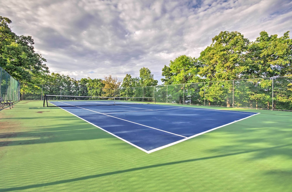 Luxe Lakeside Regatta Bay Getaway w/ Pool Access!