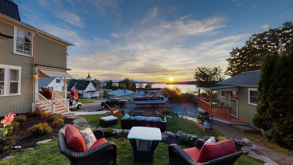 Lakeview House & Cottages