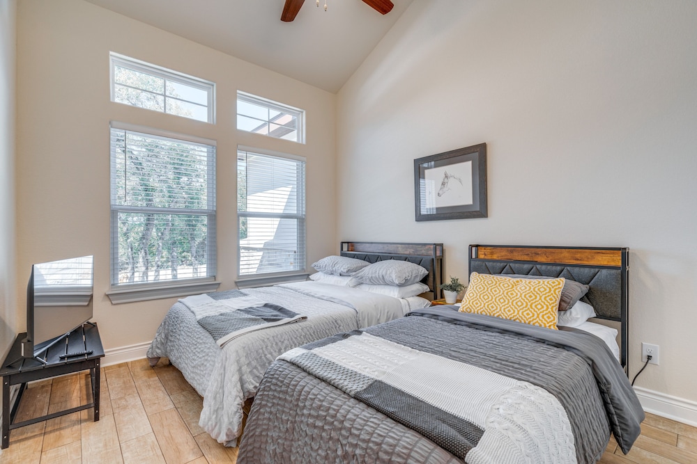 Idyllic Lago Vista Home < 1 Mi to Lake Travis! - Property Image 2