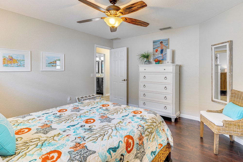 Heated Saltwater Pool & Dock: Port Charlotte Home