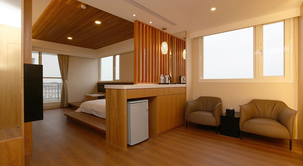Ting-Feng B&B