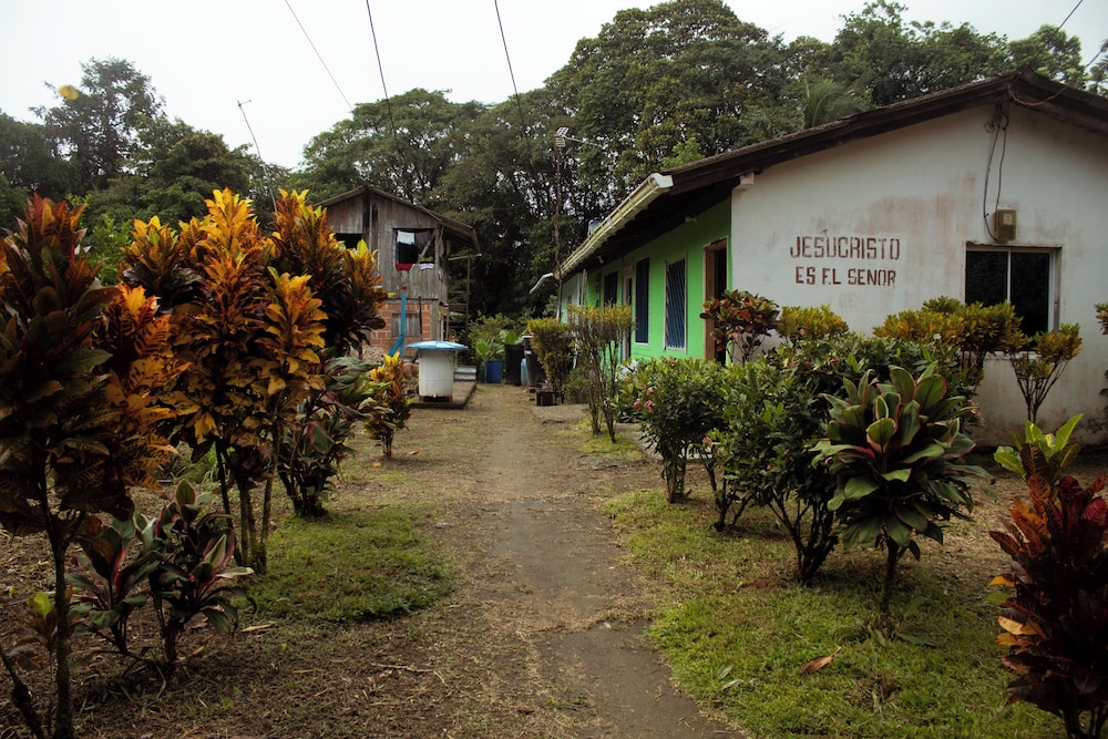 Wira Pora Hostal