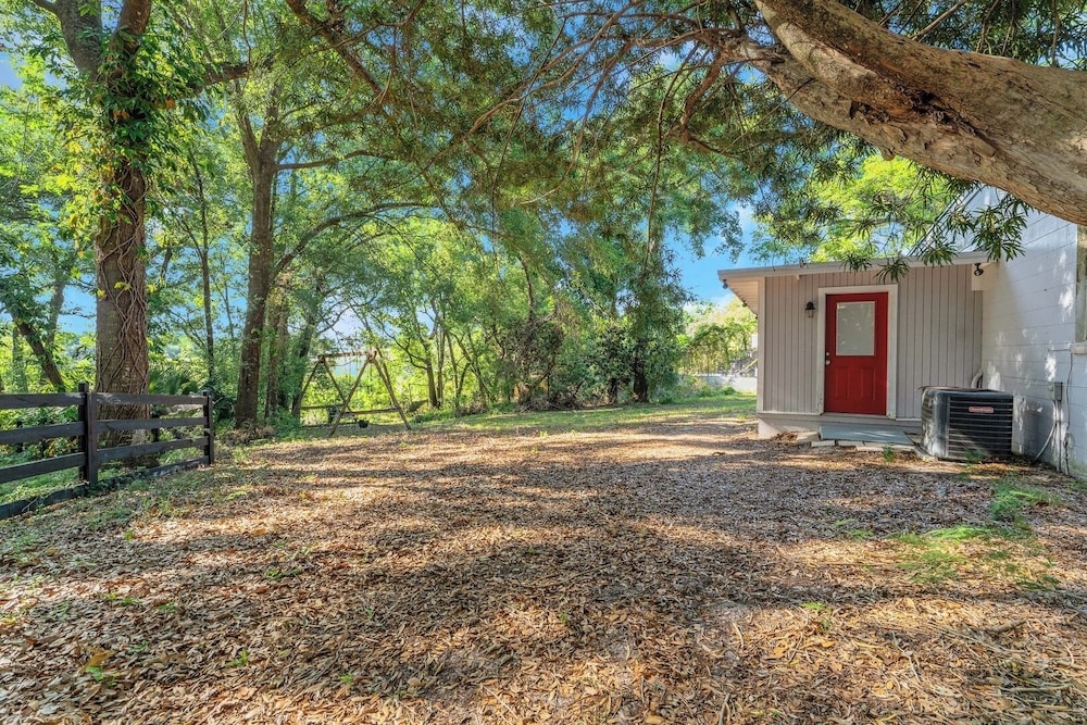 Modern Family Retreat Near Orlando Attractions