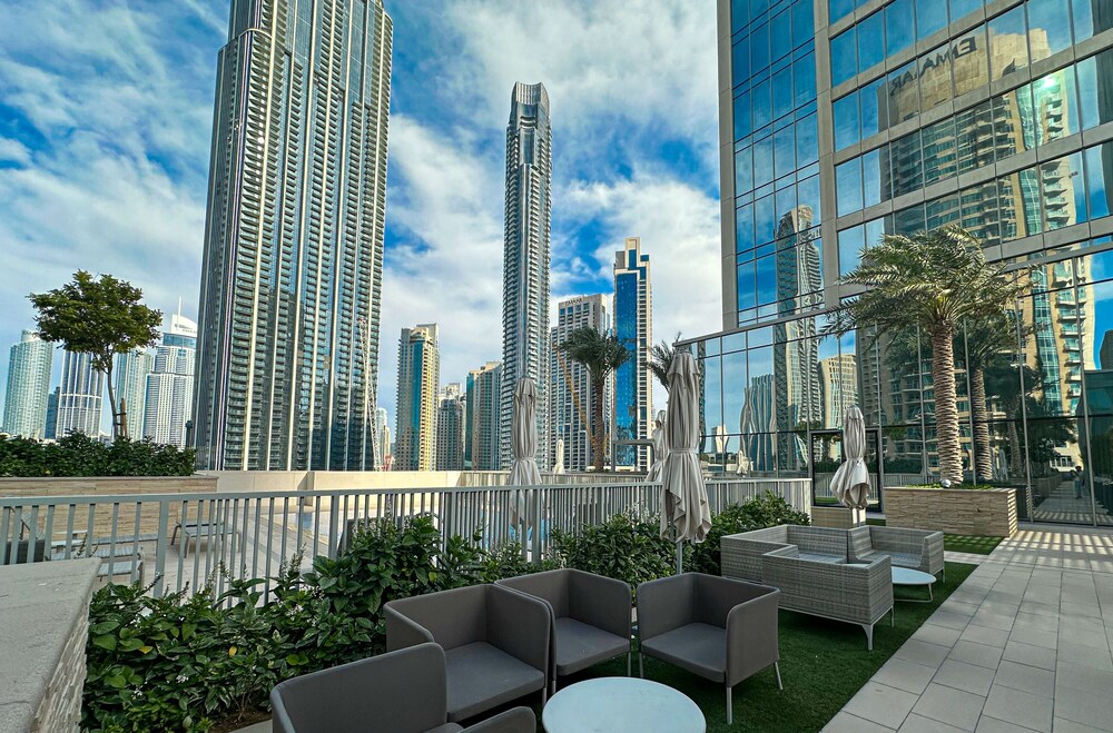 WelHome - Luxurious 2BR Apt in Forte T1 Downtown
