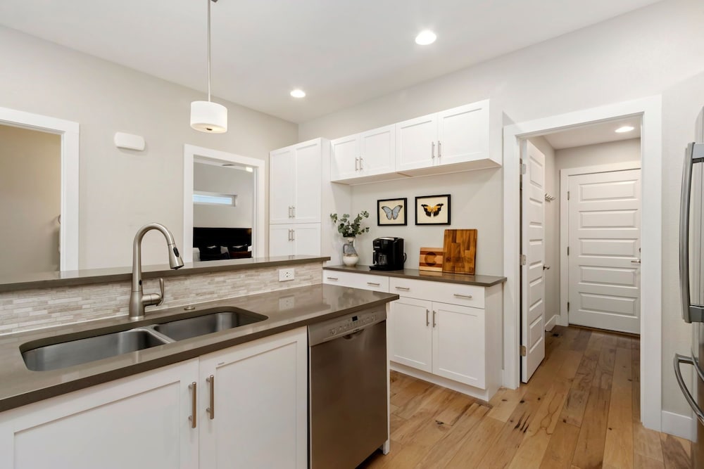 Rams Roost Rooftop Hot Tub, Patio & Family Fun