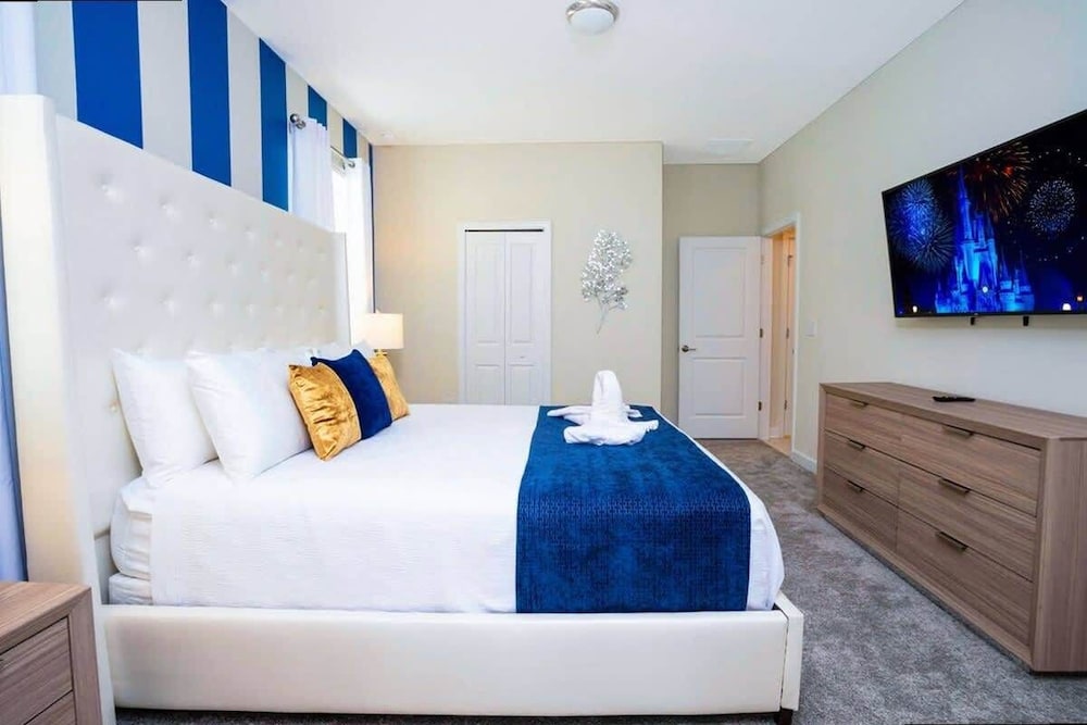Spacious 7BR w Pool Spa Game Room Near Disney