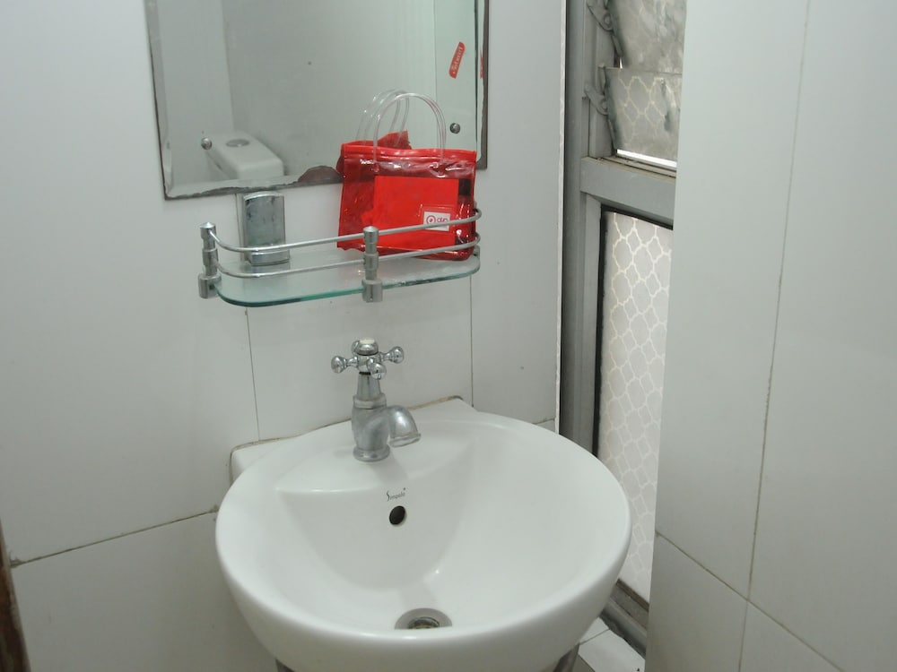 OYO 3061 Hotel De Pintu - Property Image 7