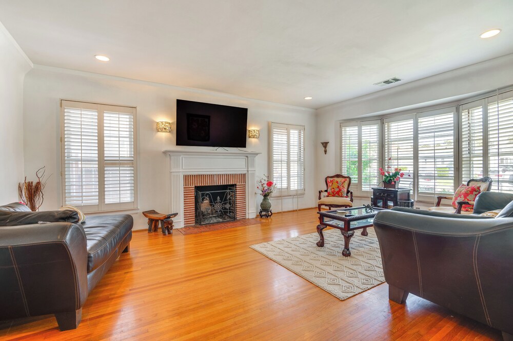 5 Mi to Sofi Stadium: Charming Family Home!