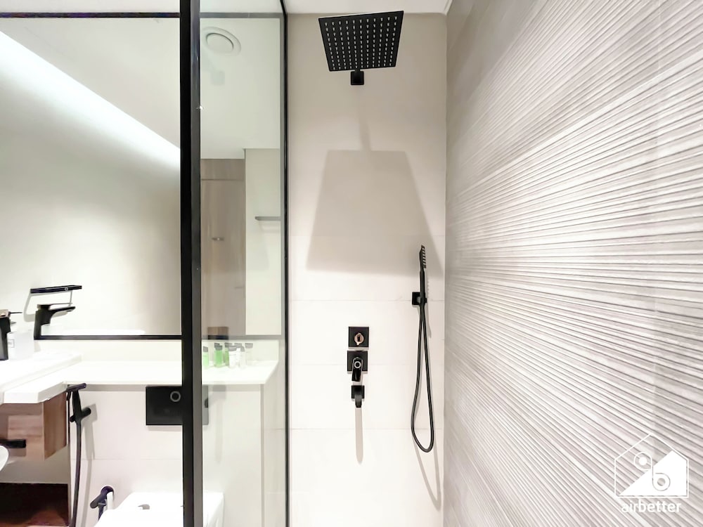 Exclusive 1BR Modern Comfort & Prime Location