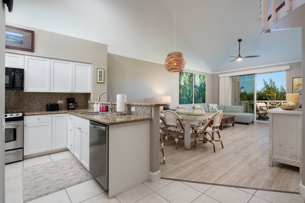 Tropical Top-floor Getaway - Fairway Villas G32 w/ Loft & Views