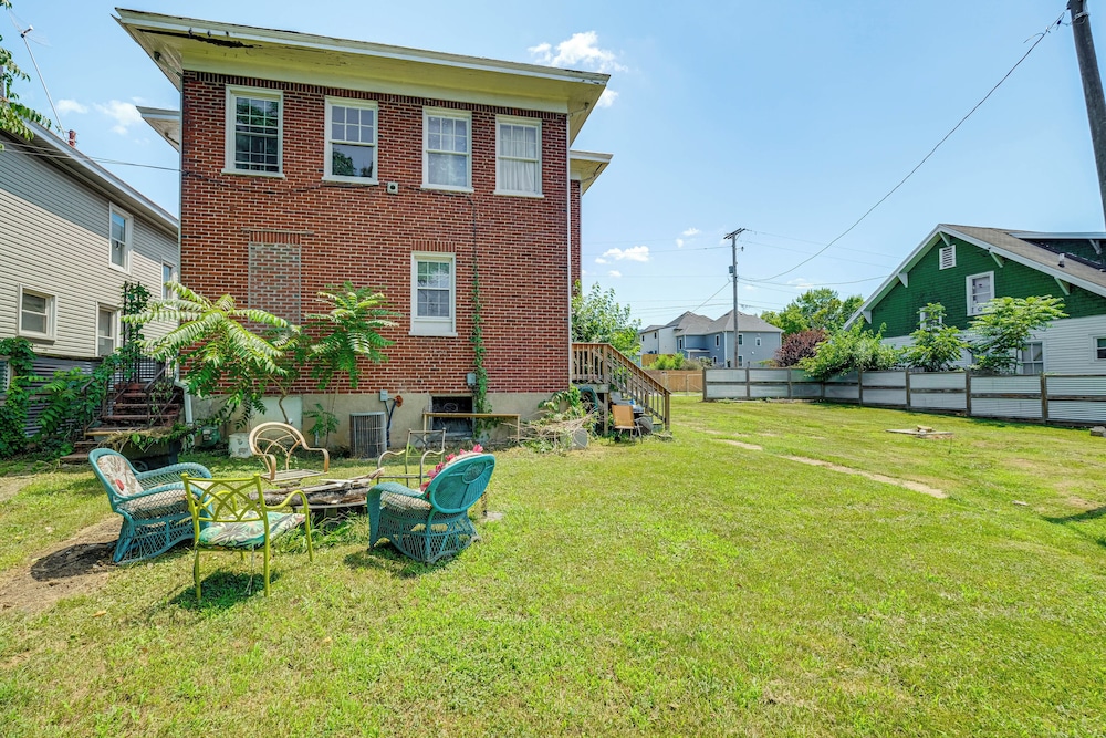 Half-mi to Dtwn: Cozy Roanoke Apt!
