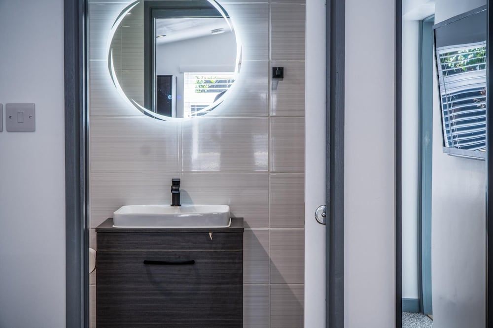 Cedars Lodge - Hot Tub - Penally - Tenby