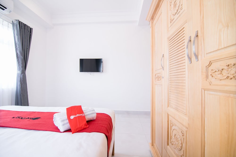 RedDoorz Plus near Gia Dinh Park