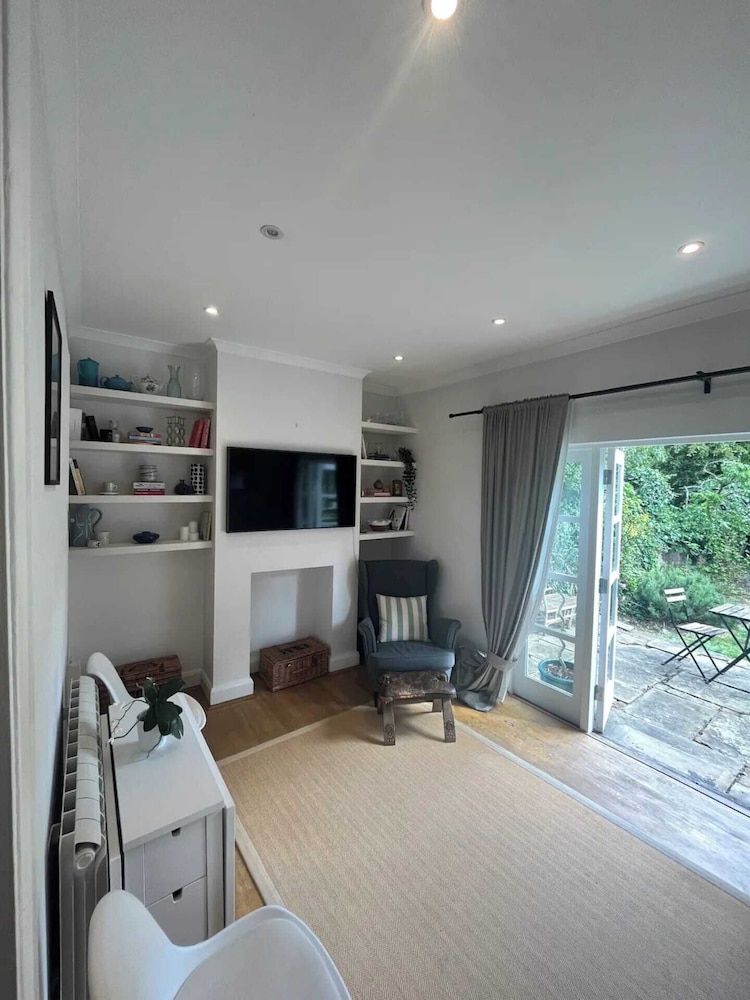 Beautiful 1BD Flat With Garden - Kentish Town