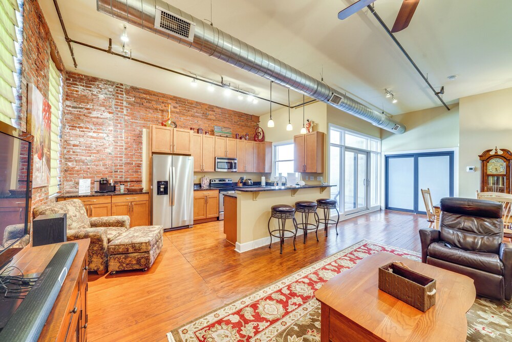 Downtown Louisville Escape: Perfect for Events!