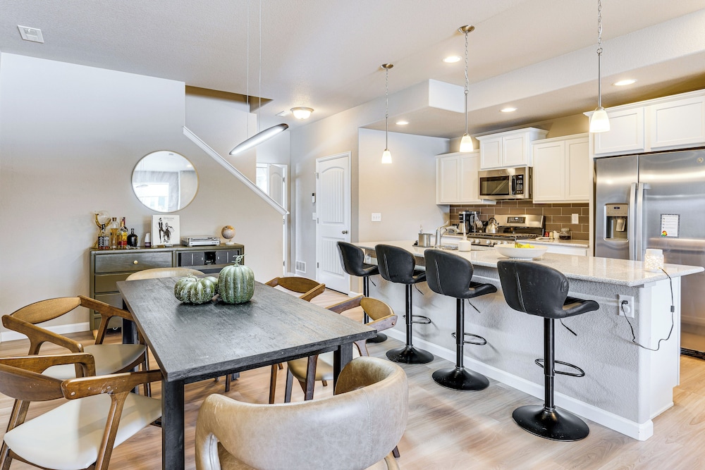 10 Mi to Fort Carson: Newly Built Townhome!