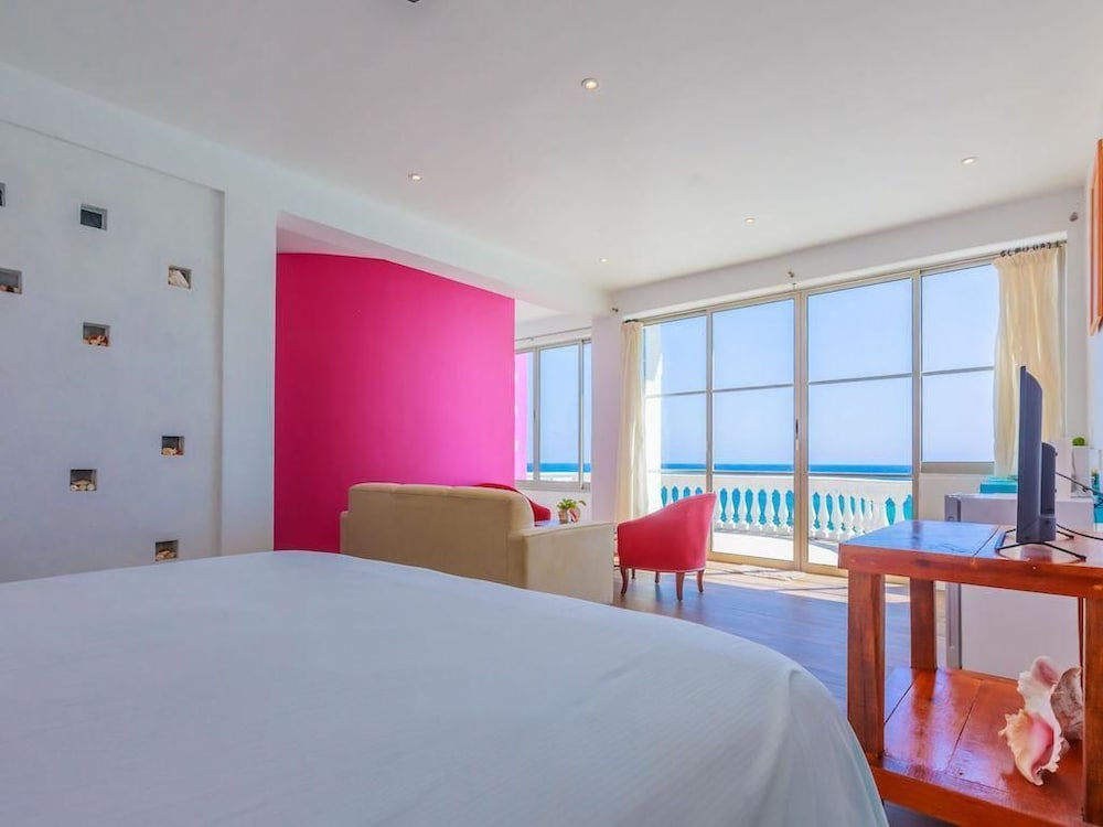 Villa Elena - Entire Property view 4