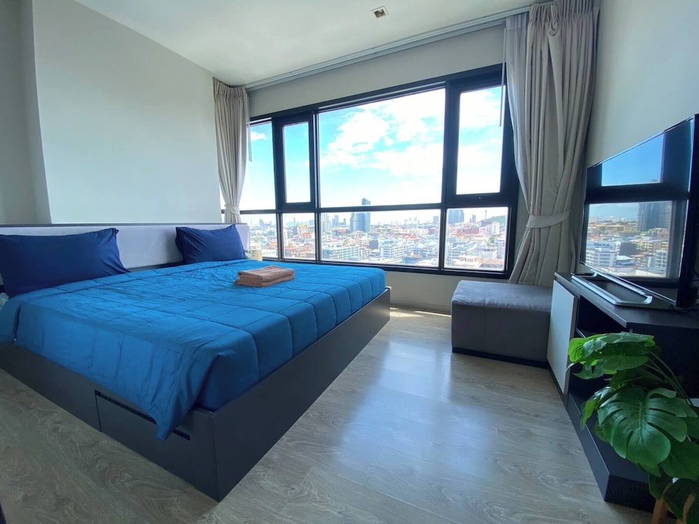 2 Bed Room Great Location & Pool