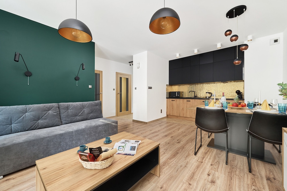 Stylish Apartment Wroclaw by Renters view 3
