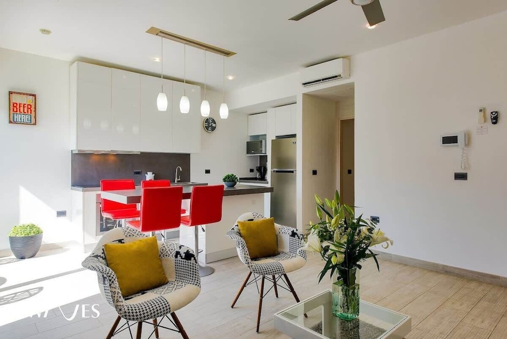 1 Rec. Steps From the Beach Rooftop Pool