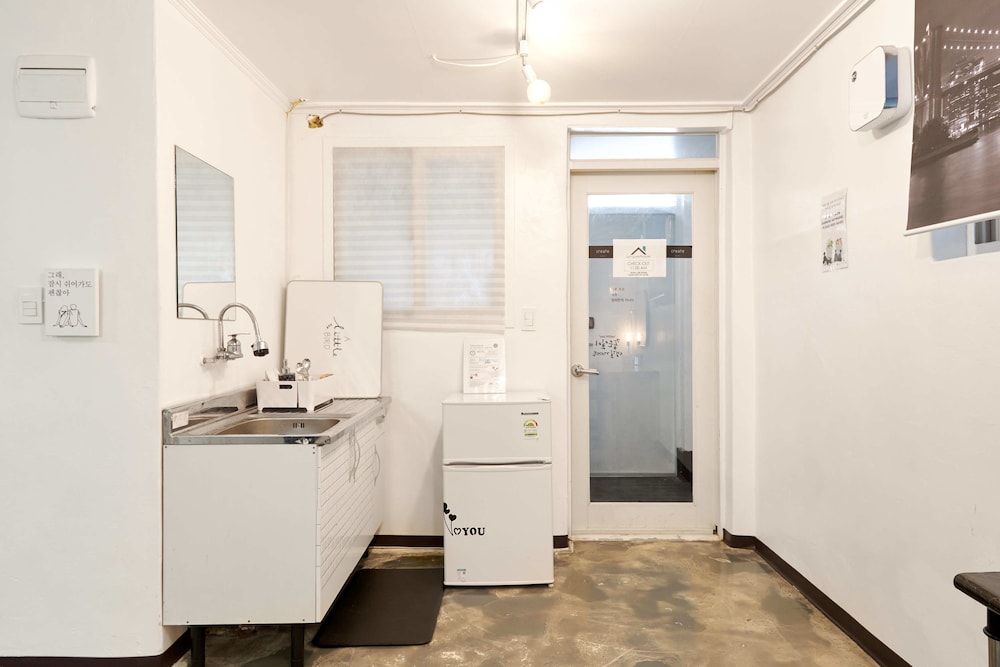 Jun Guest House - Hostel