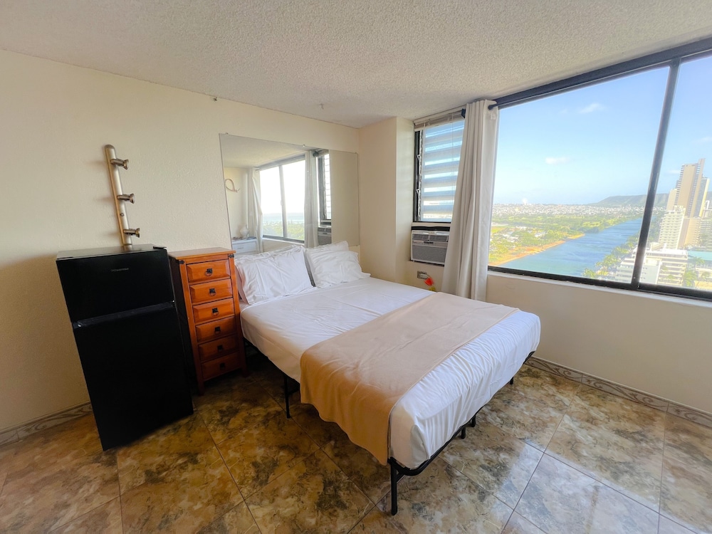 Hawaiian Monarch 2508 Condo by RedAwning