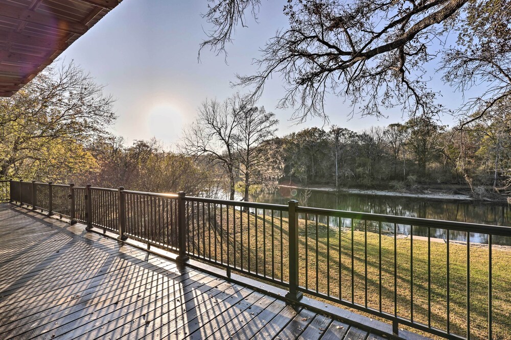 Renovated Fort White Retreat w/ River Access! - Property Image 1