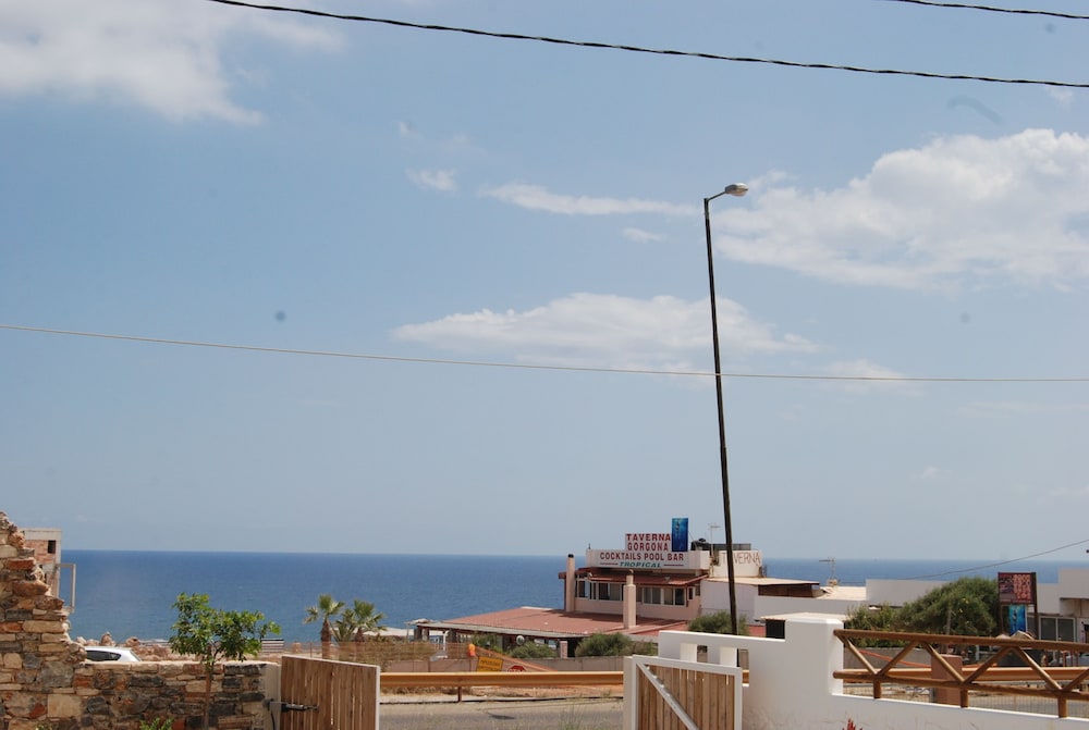 Okirroi Villas