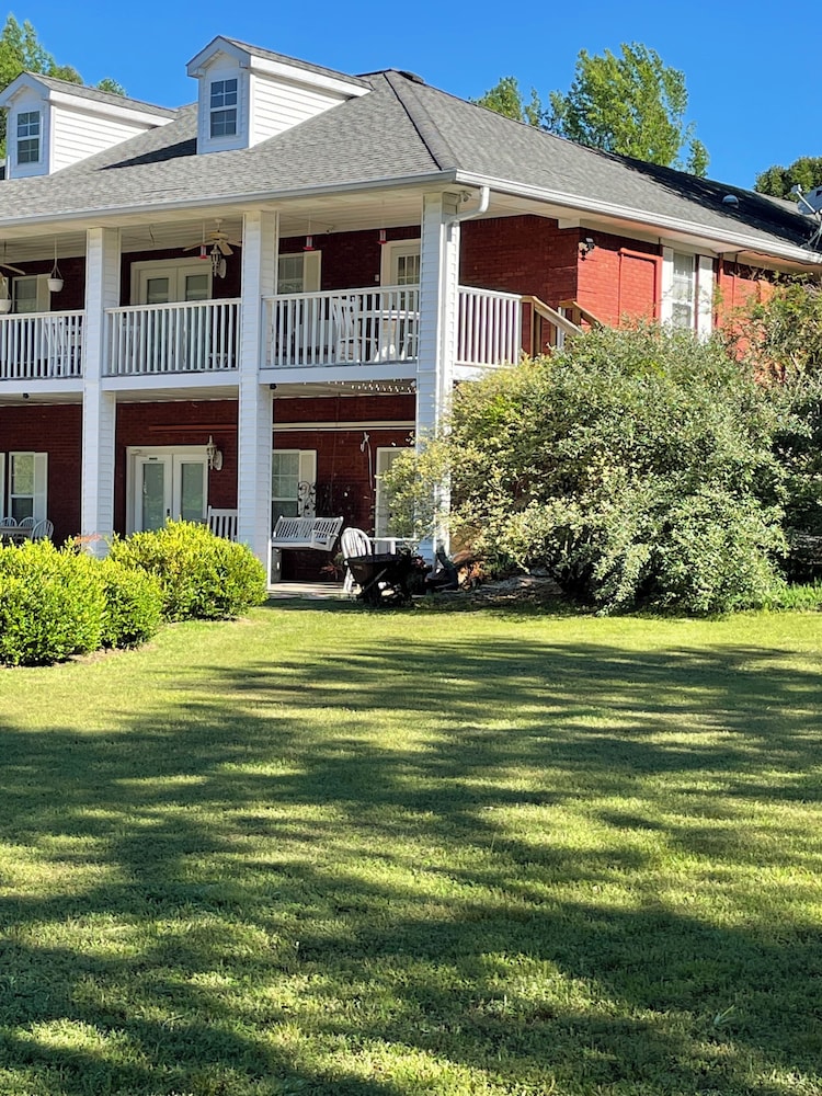 Country Music B&B Studios