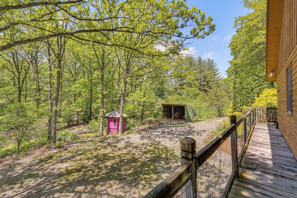 Historic Clark Cabin w/ Deck Fishing Pond Access - Property Image 34
