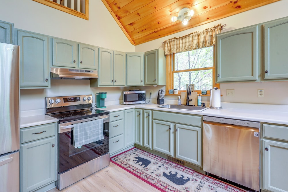 Peaceful Family Cabin on Schroon River!