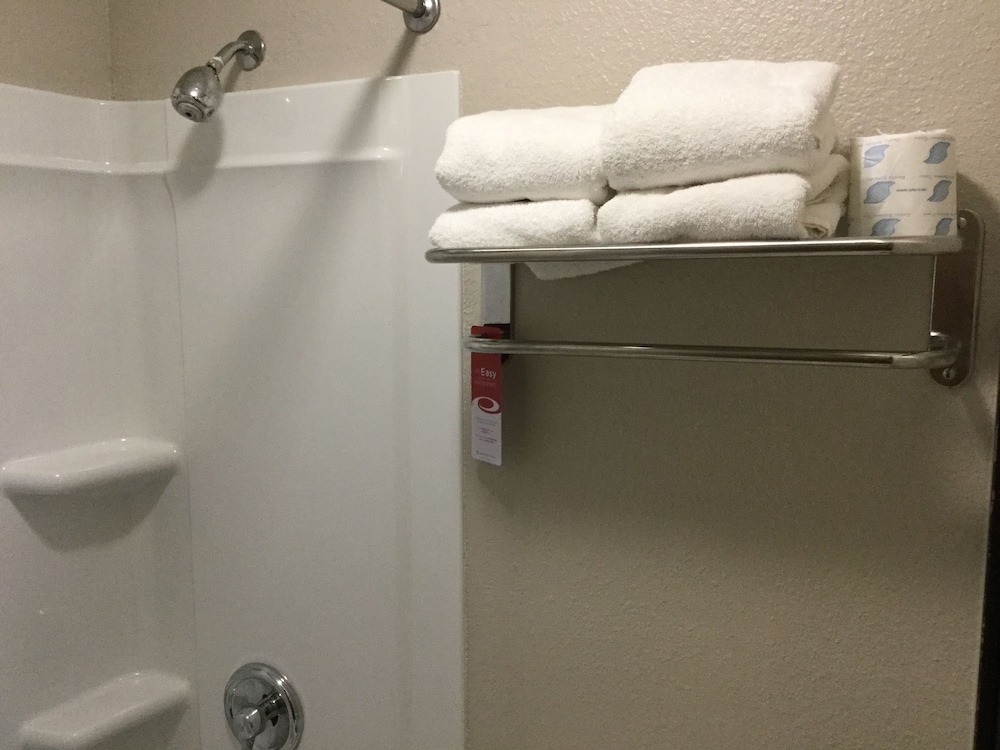 Econo Lodge Lincoln view 3