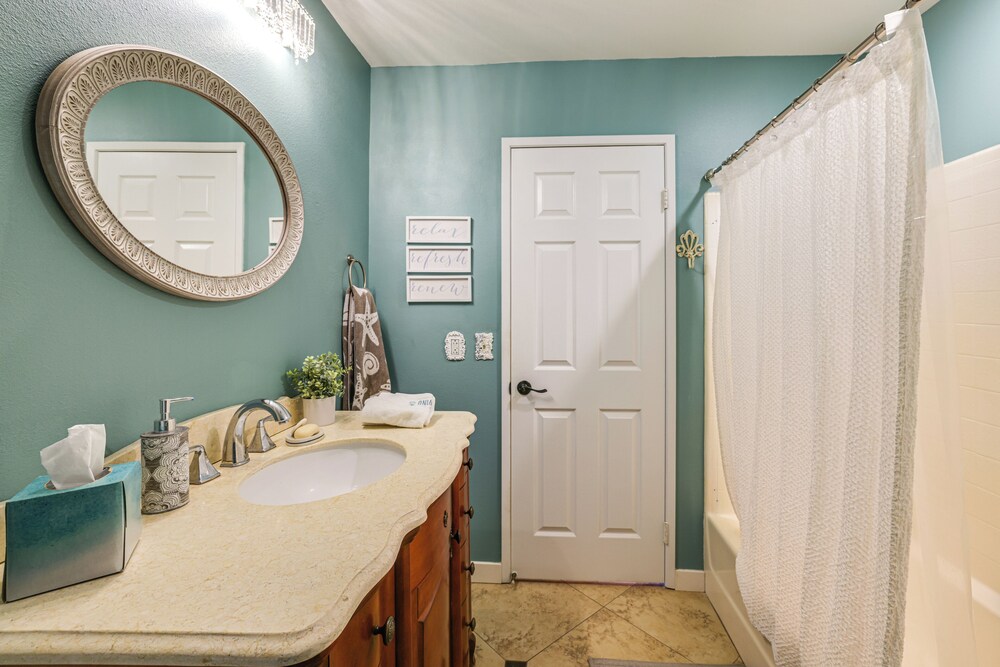 Near Parks & Golf: Mtn-view Home in Palm Desert!