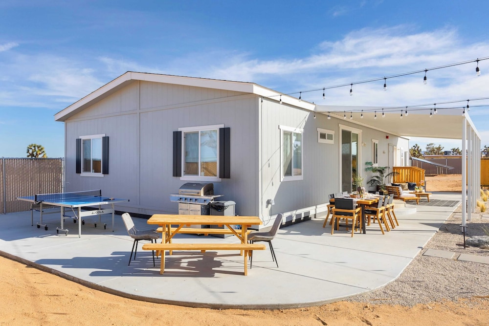 Pool, Spa, Pickleball & Piano Near Pioneertown Harmony House by Avantstay