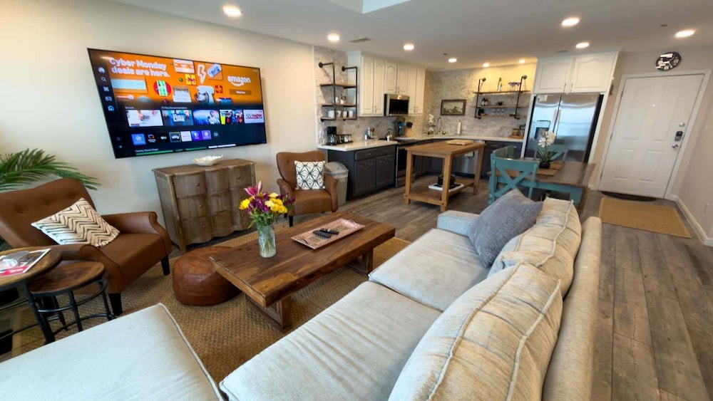 Penthouse Beachfront Views Renovated 4 Bedroom Condo