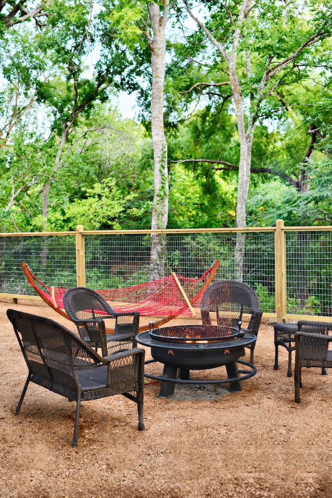 Marion Vacations - 1 Son's Rio Cibolo - Birdhouse Cabin - Property Image 4